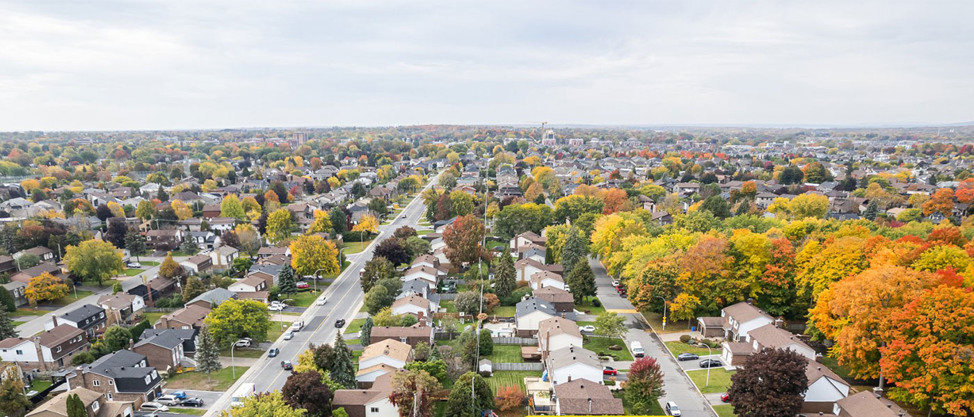 Movers in Dollard-des-Ormeaux serving suburban neighborhoods with professional moving services